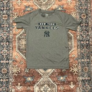 NY Yankees Boys T Shirt size M